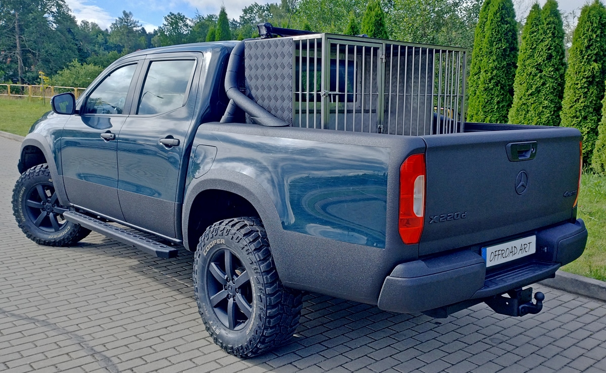 Auto dla myśliwego Mercedes X-Class z klatką dla psów