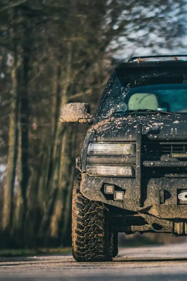 Zabudowa mieszkalna campera 4x4 z panelami solarnymi